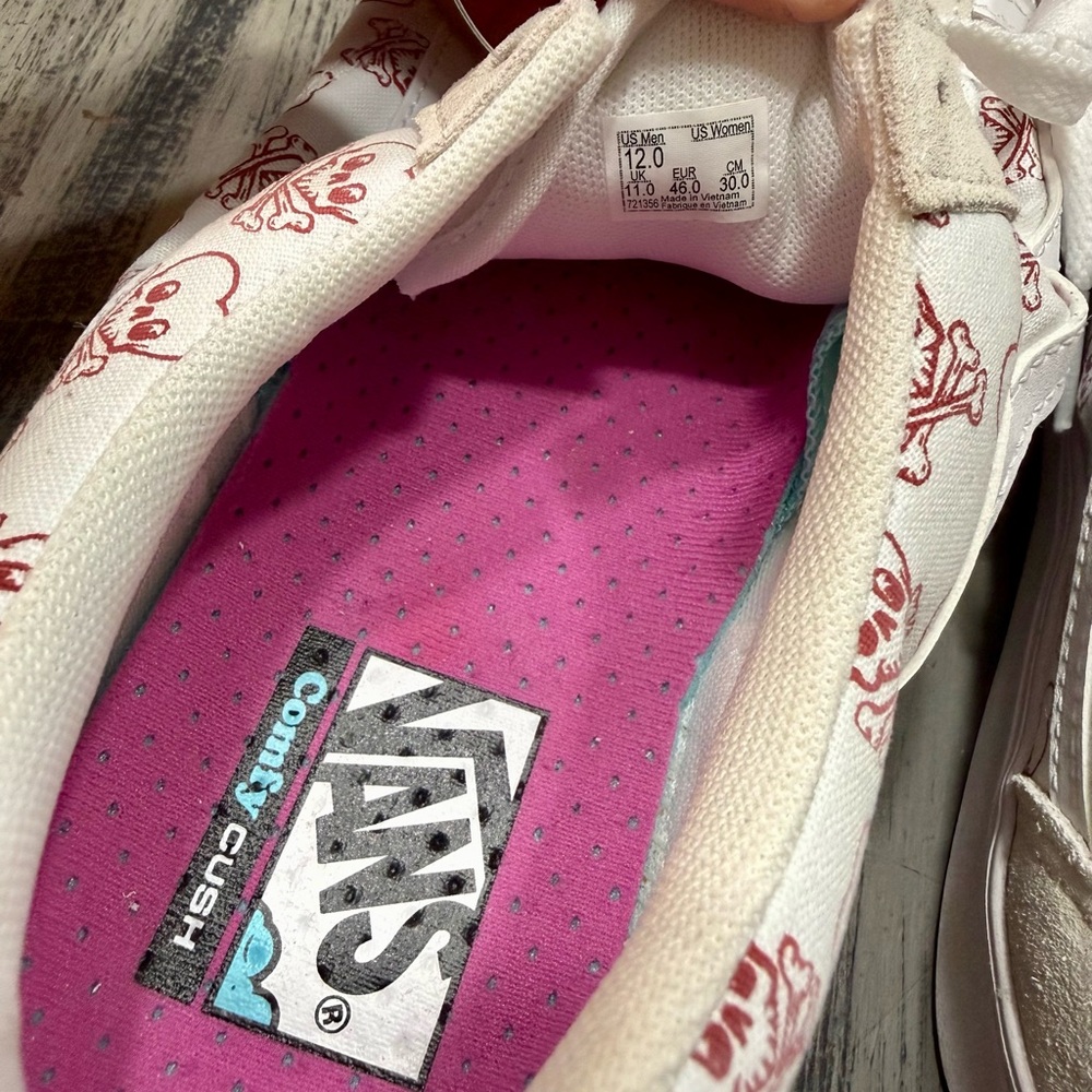 Vans Old Skool Cream & Pink Skull Print Sneakers Mens size 12 NWT! - Picture 8 of 13